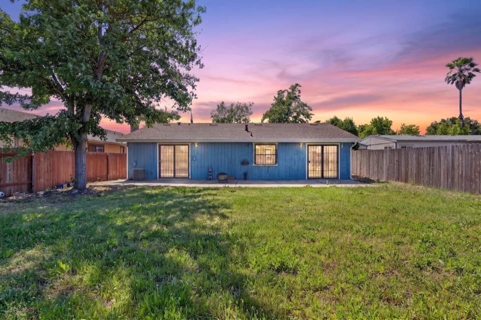 Backyard of 6505 Beamer Way at twilight